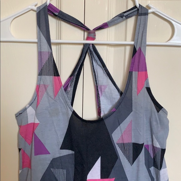triangle pattern tank top - Picture 2 of 4